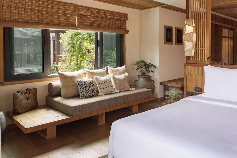 Grand Room, 1 King Bed, Garden View