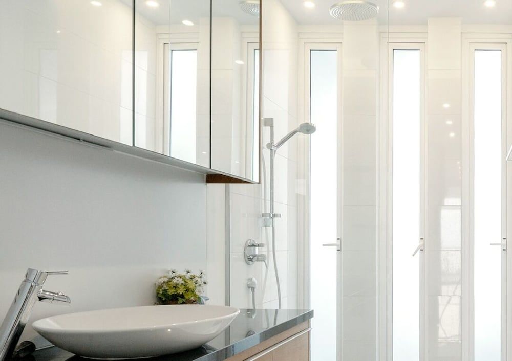 Ocean Beachfront Smart Unit Luxury Apartment, 3 Bedrooms, Sea View, Beachside 5