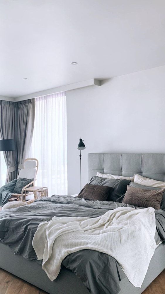 Ocean Beachfront Smart Unit Luxury Apartment, 3 Bedrooms, Sea View, Beachside 2