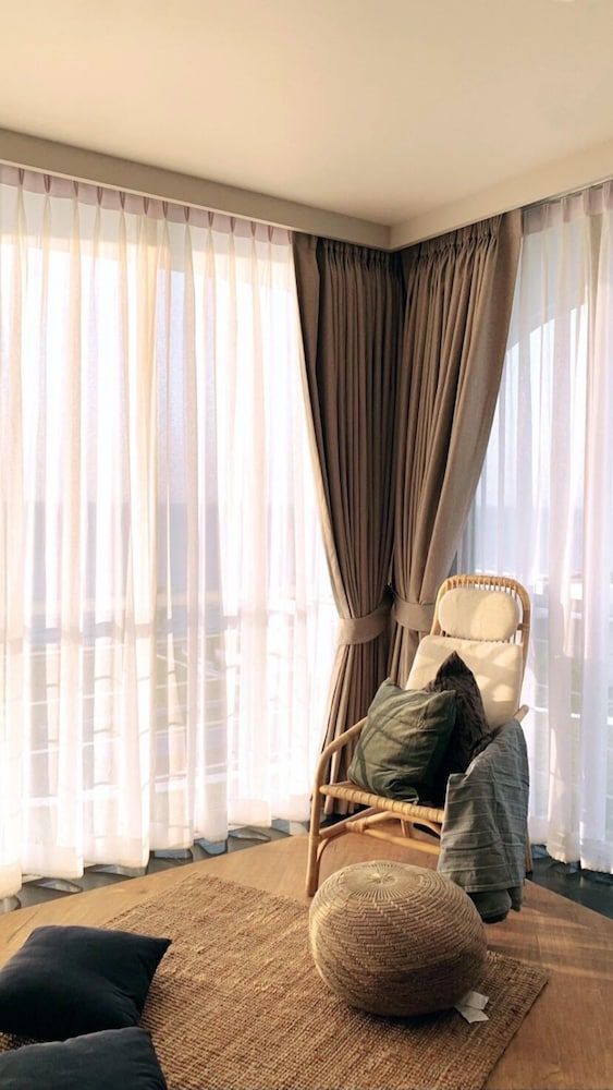 Ocean Beachfront Smart Unit Luxury Apartment, 3 Bedrooms, Sea View, Beachside 7