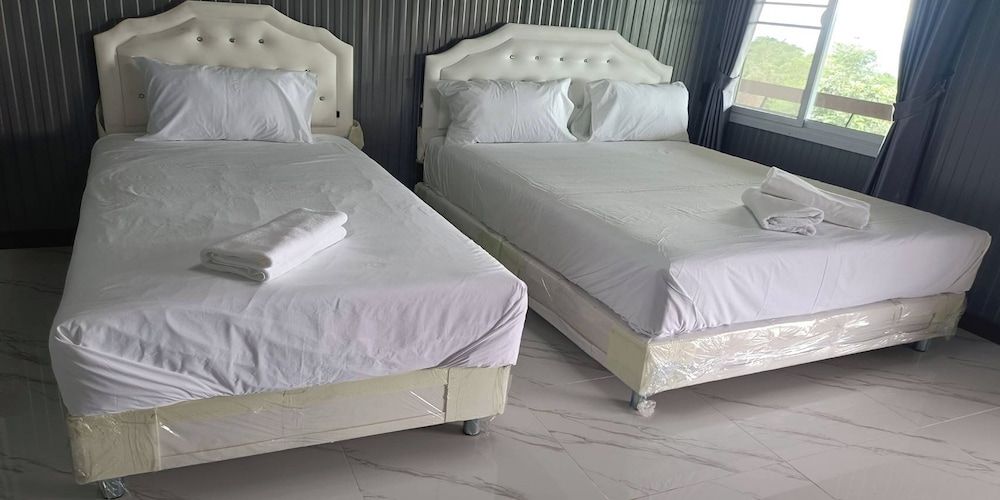 Ice Hill Standard Twin Room 2