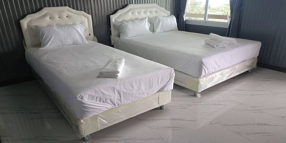 Ice Hill Standard Twin Room 3