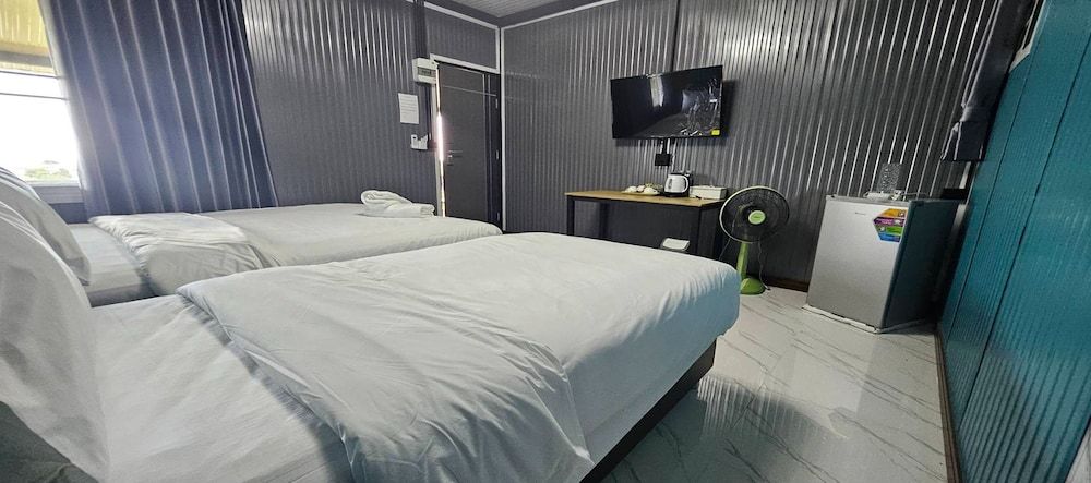 Ice Hill Standard Twin Room 4