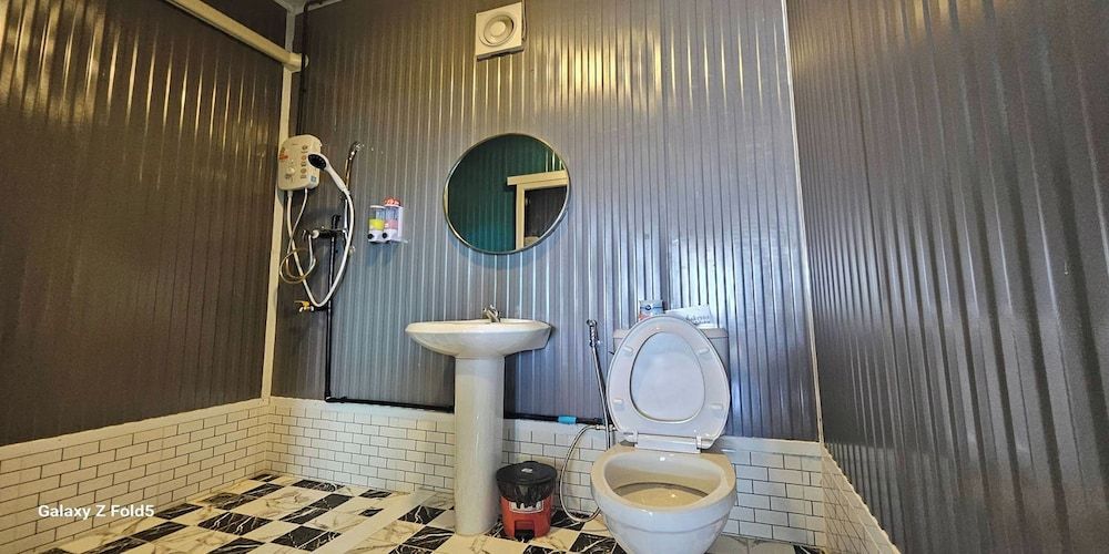 Ice Hill Standard Twin Room 10