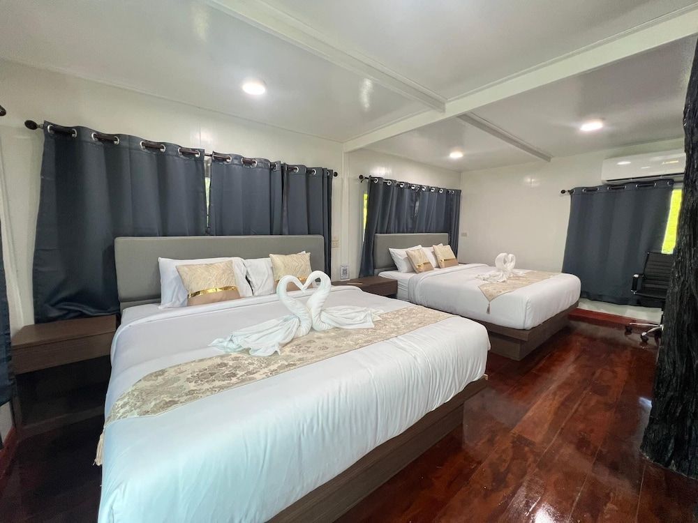 Paenaifun Resort Deluxe Double Room, River View 3