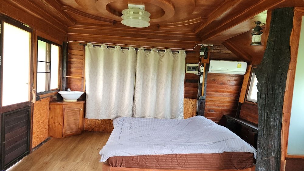 Natura Ravee Greenstay Cottage, 1 King Bed, Balcony, Hill View