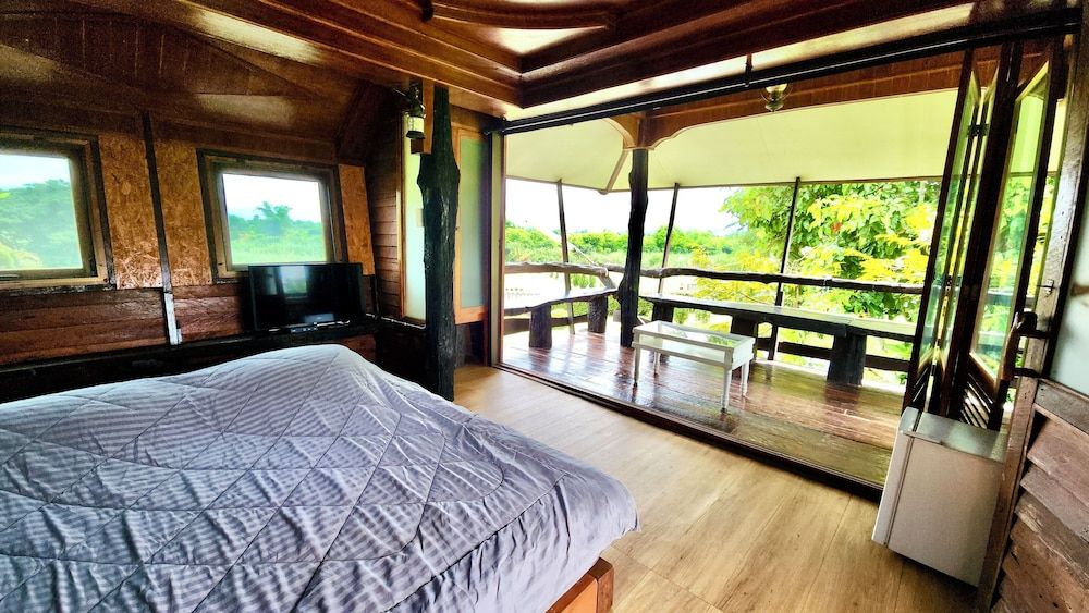 Natura Ravee Greenstay Cottage, 1 King Bed, Balcony, Hill View 2