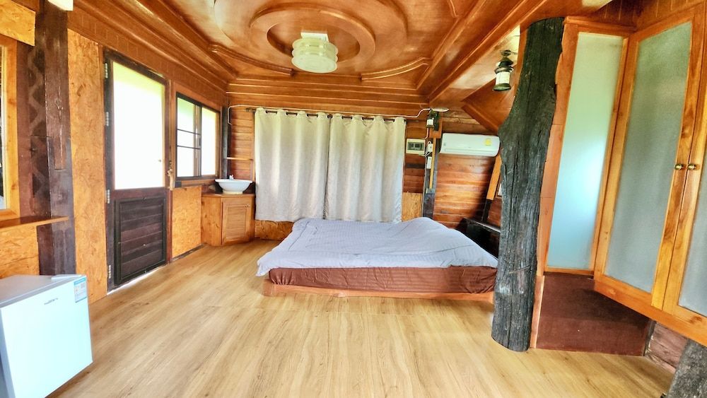 Natura Ravee Greenstay Cottage, 1 King Bed, Balcony, Hill View 3