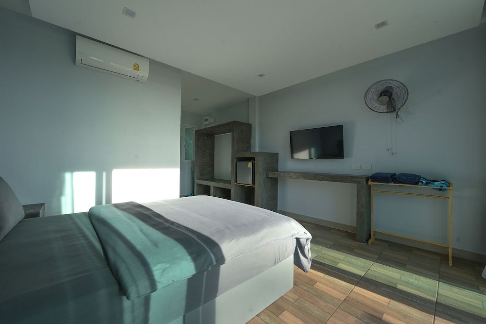 Reboot Retreat Deluxe Room, 1 Queen Bed, Garden View 2