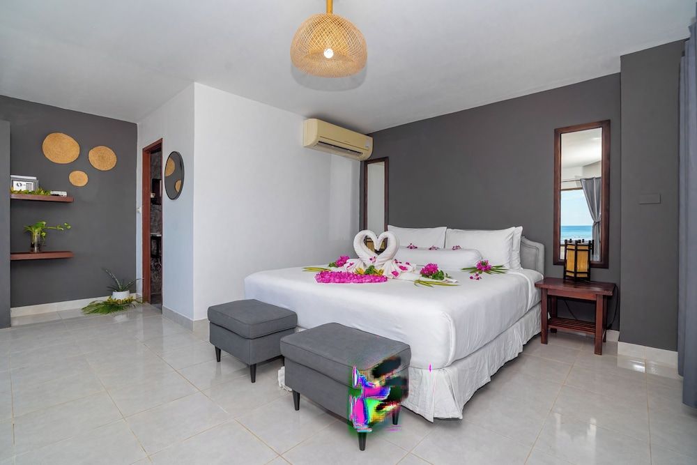 Honeymoon Room, Beachfront