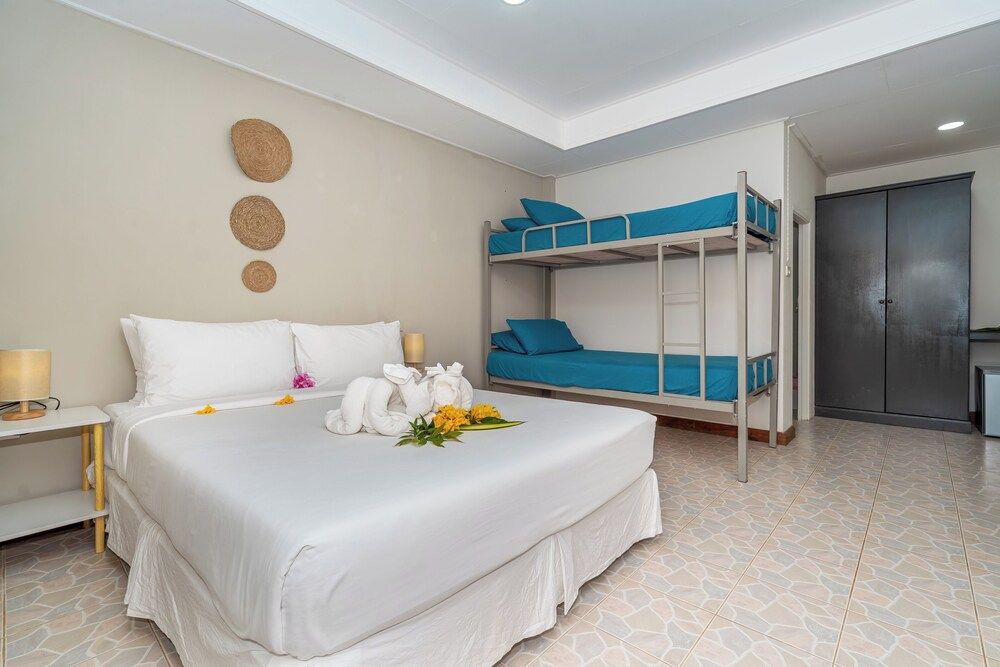 Family Room, Multiple Beds, Garden View