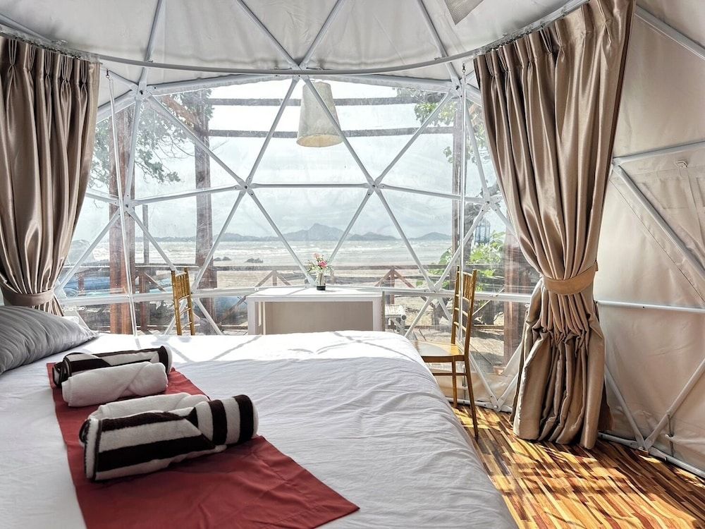 Deluxe Room, Beach View