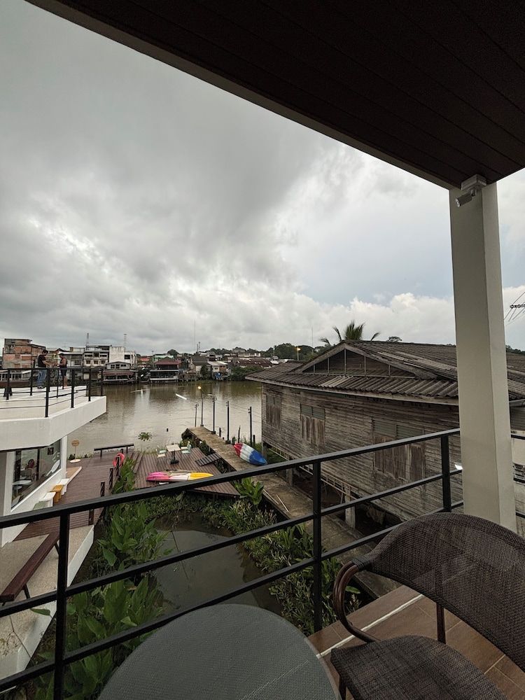 The Episode Boutique Hotel Deluxe Double Room, River View 3