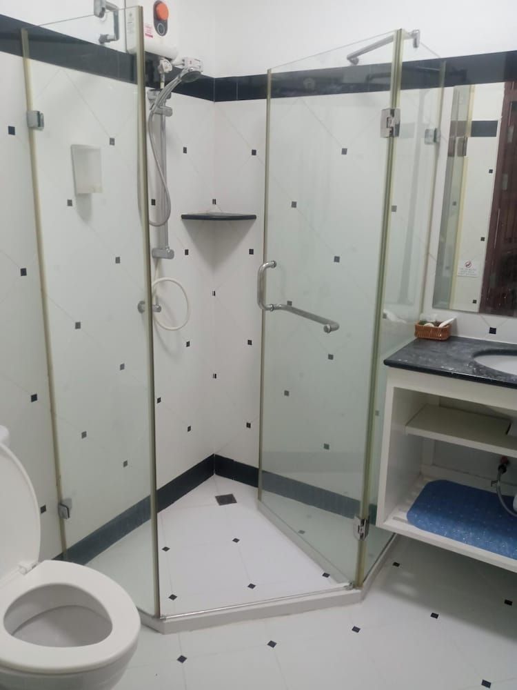 Lyndale Lodge Deluxe Double Room 5