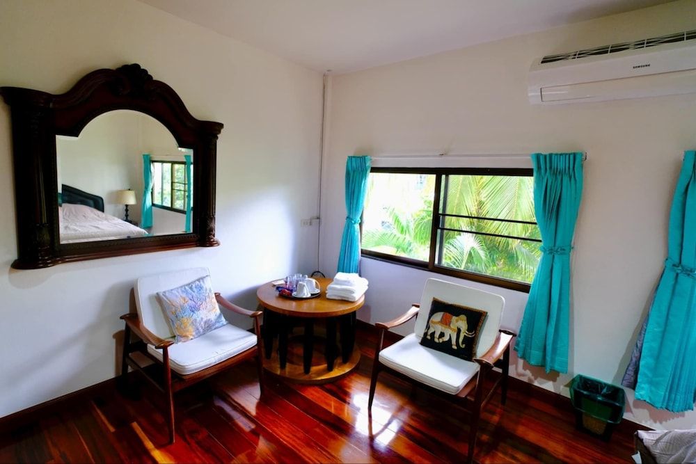 Lyndale Lodge Deluxe Double Room 6