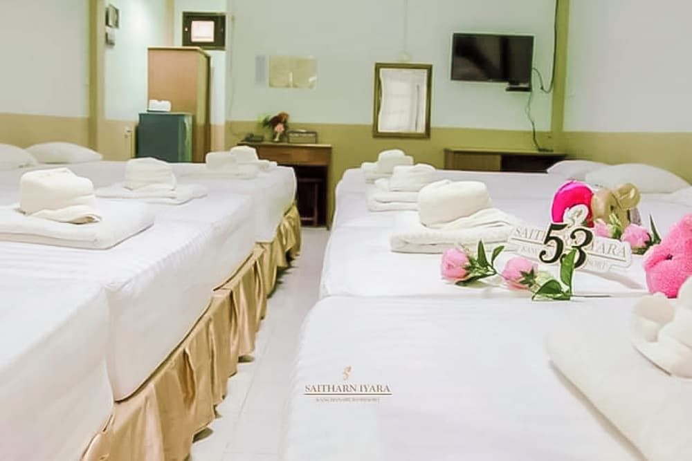 Saitharn Iyara Resort 10-Bed Mixed Dormitory Room 2