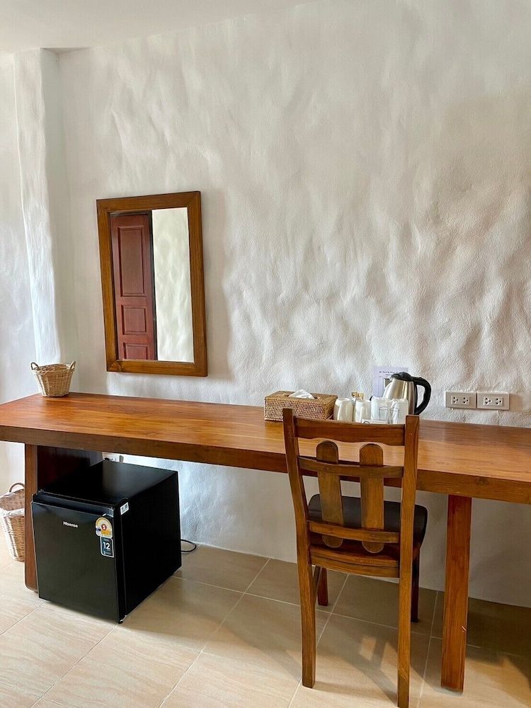 Gee Resort Basic Twin Room 2