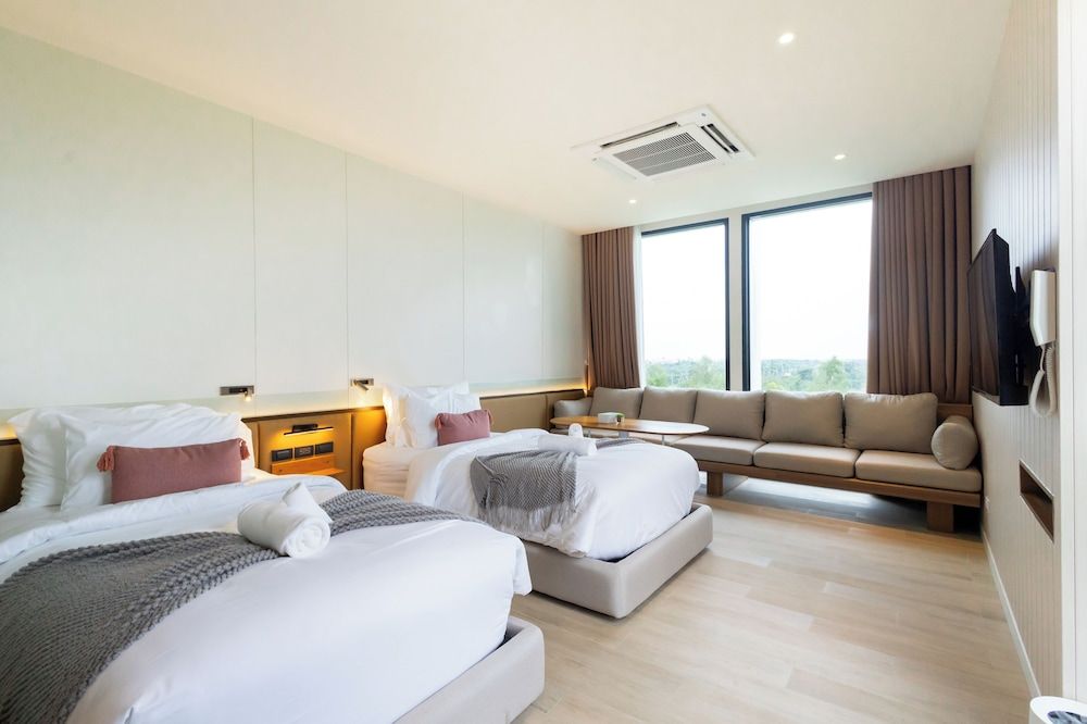 Good Nakhonsawan Hotel 4 Bedroom Private Pool Villa 5