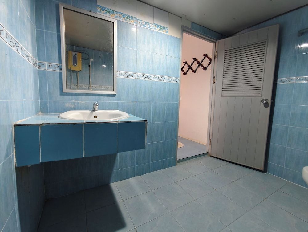 LungYod Guesthouse Superior Double Room 4