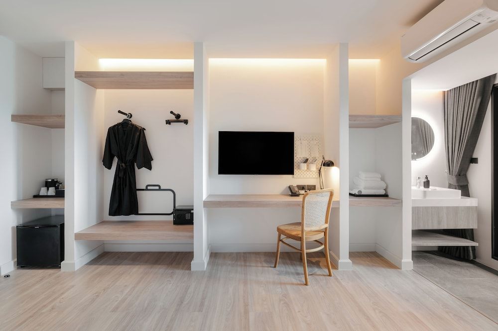 Blu Monkey Hub & Hotel Bangtao Beach Phuket Deluxe Twin Bathtub Balcony 5