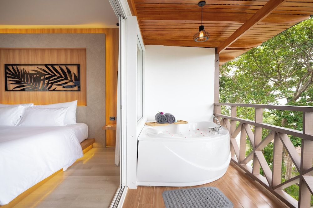 Anona Sunset Boutique Deluxe Jacuzzi Ocean view 2