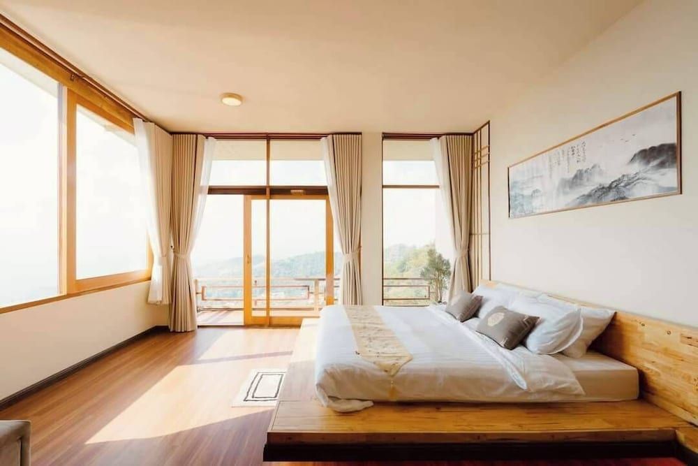 Family Room, Lanai, Mountain View