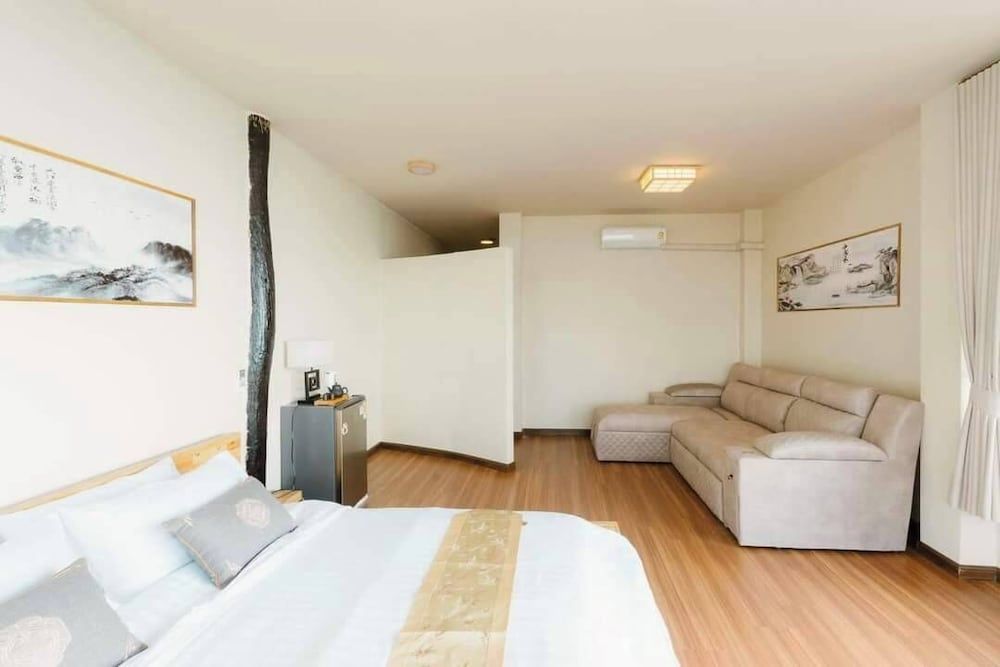 Family Room, Lanai, Mountain View