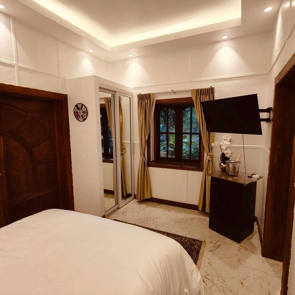 Varaya Resort Standard Double Room, Pool View 8