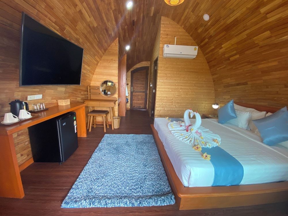 Phumala Lanta Seaview Resort Deluxe Double Room, Bathtub, Sea View 5