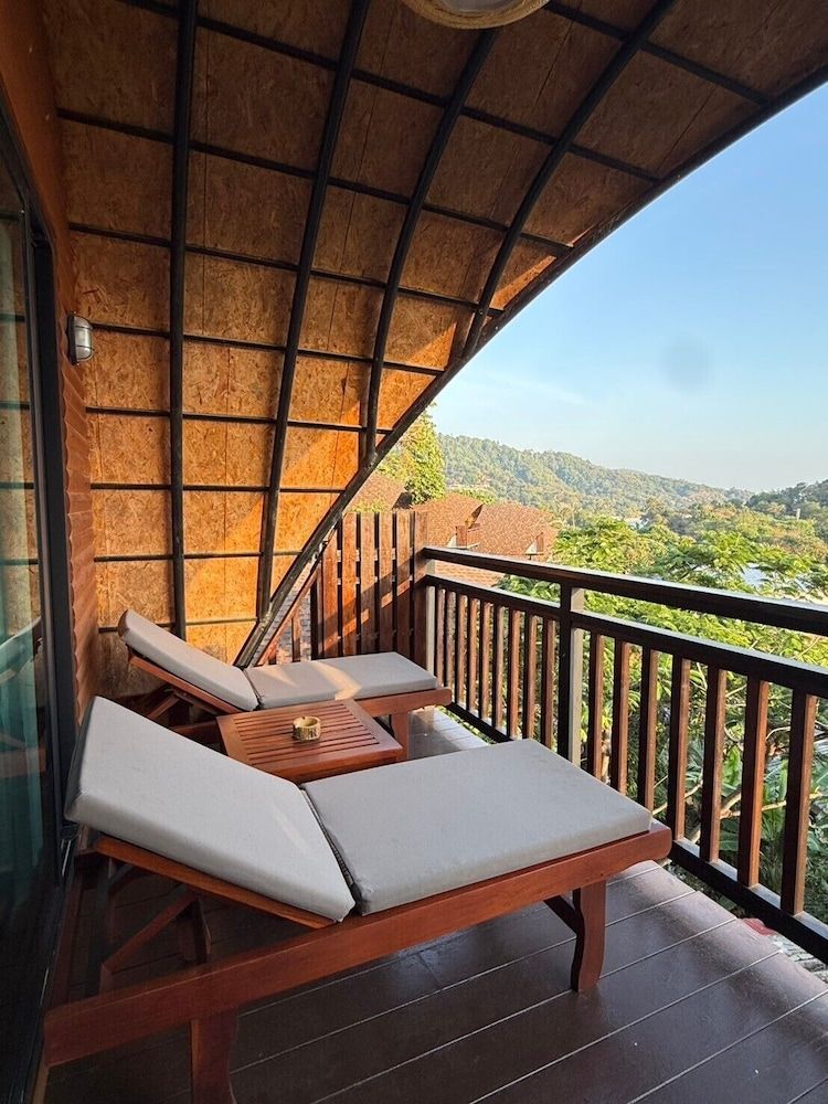 Phumala Lanta Seaview Resort Deluxe Double Room, Bathtub, Sea View 10