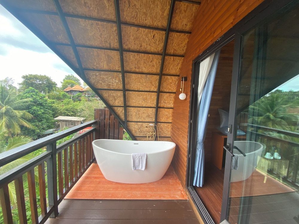 Phumala Lanta Seaview Resort Deluxe Double Room, Bathtub, Sea View 12
