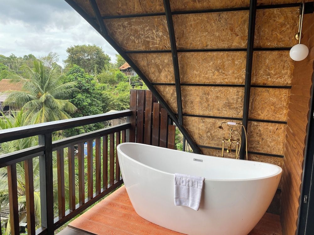Phumala Lanta Seaview Resort Deluxe Double Room, Bathtub, Sea View 11