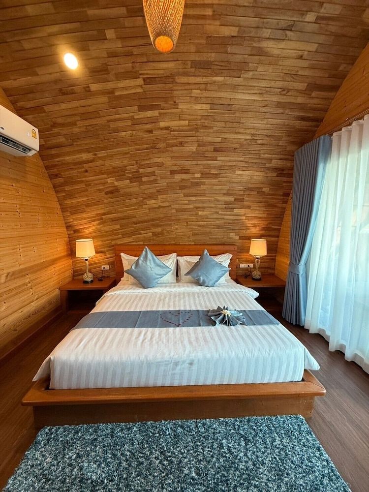 Phumala Lanta Seaview Resort Deluxe Double Room, Bathtub, Sea View 8