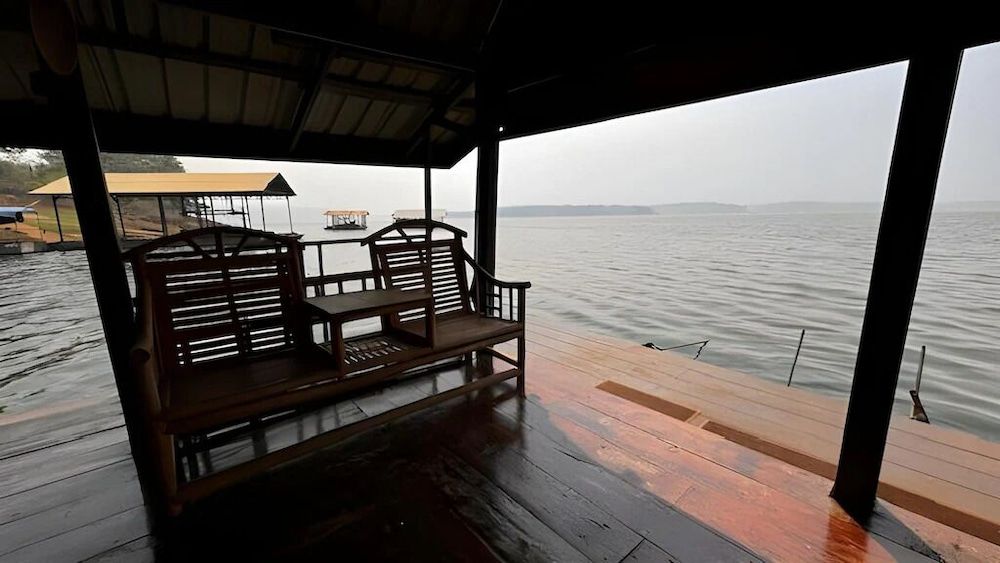 Kawarin Saiyai Cottage and Lake Executive River View 3