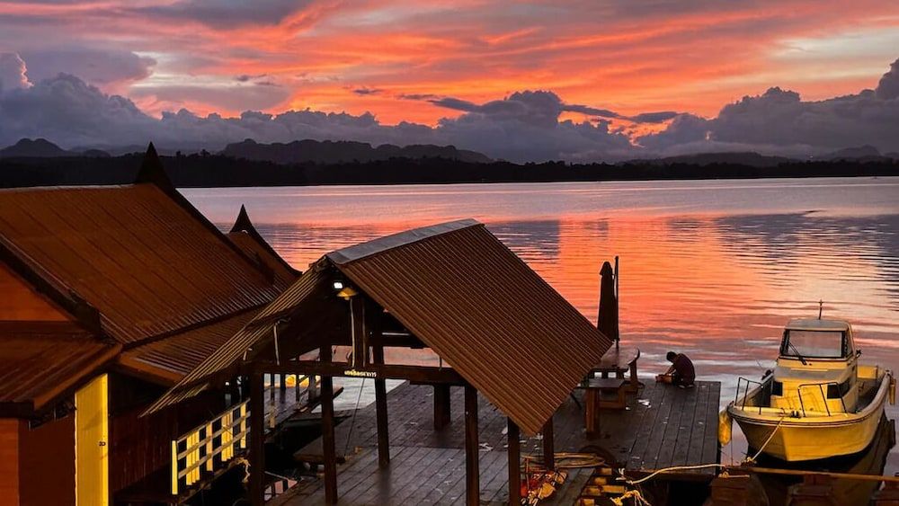 Kawarin Saiyai Cottage and Lake Executive River View 4