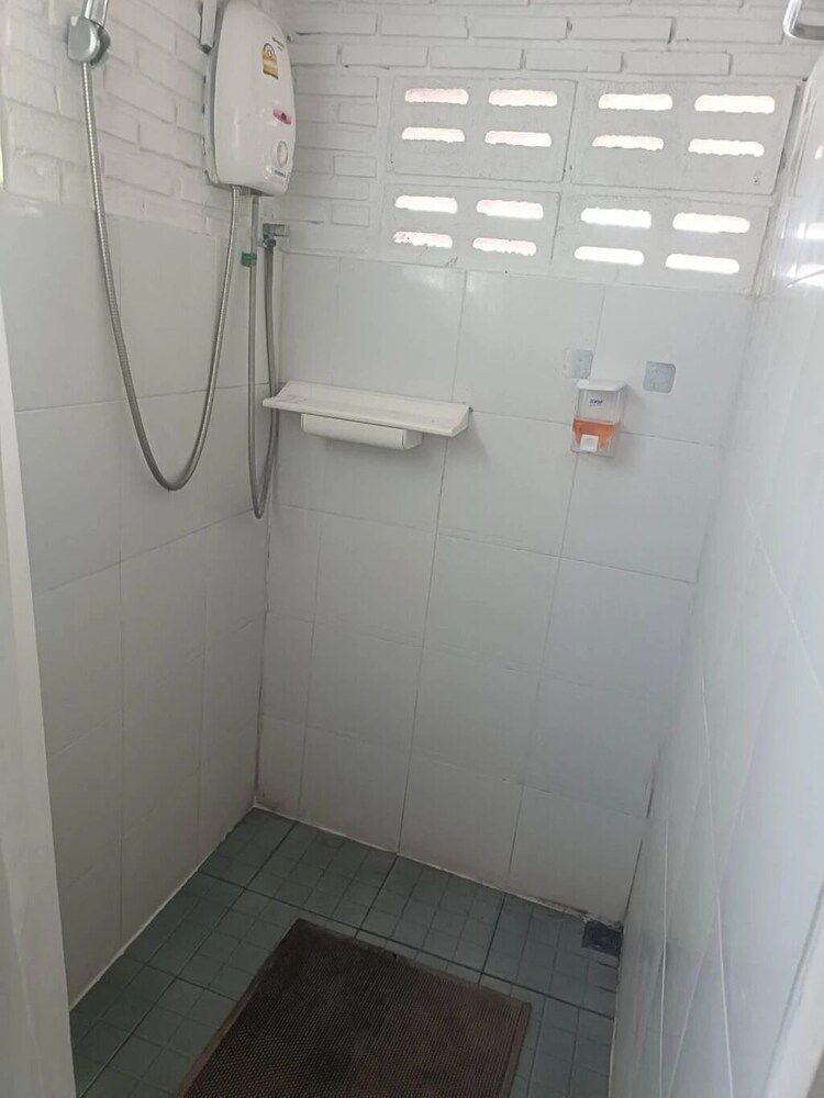 Kawarin Saiyai Cottage and Lake Deluxe Lake View 4