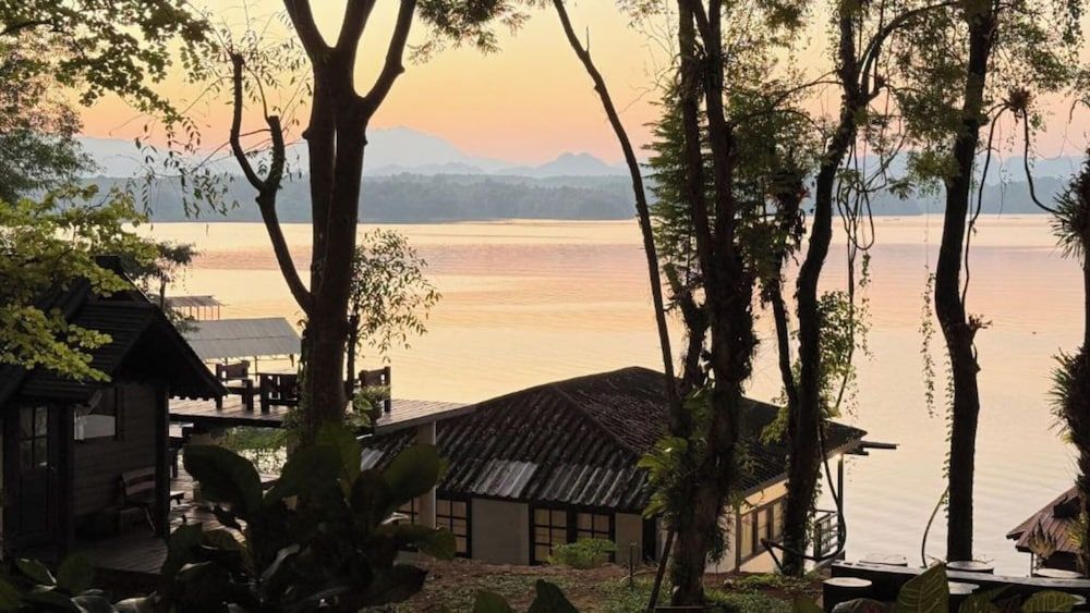 Kawarin Saiyai Cottage and Lake Suite Villa 4