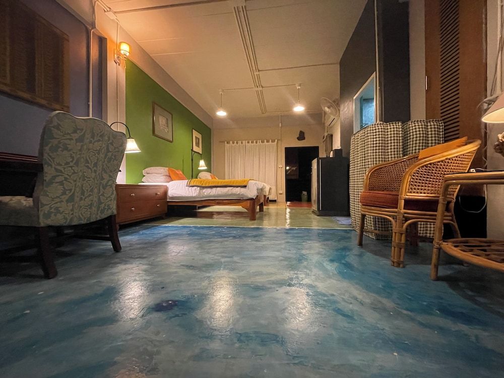 Golden Mango House Family Double Room, 1 Bedroom, Garden View 11