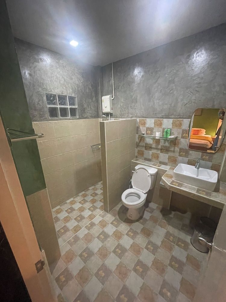 Golden Mango House Family Double Room, 1 Bedroom, Garden View 9