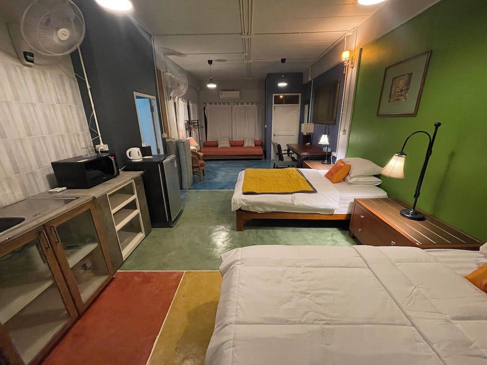 Golden Mango House Family Double Room, 1 Bedroom, Garden View 6