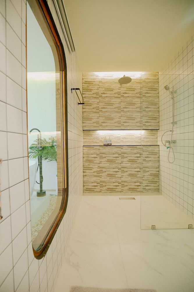 Fan Sea Resort Kohlarn Design Studio Suite 9