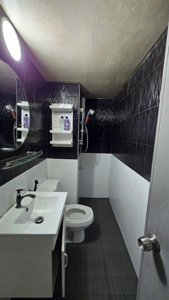 IMPACT Muang Thong Thani,daily rental room, Muang Thong Popular Condo C5 Standard Quadruple Room 4