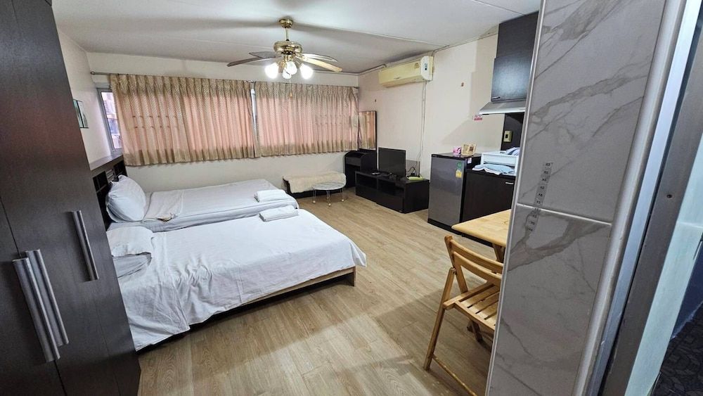 IMPACT Muang Thong Thani,daily rental room, Muang Thong Popular Condo C5 Standard Triple Room 4