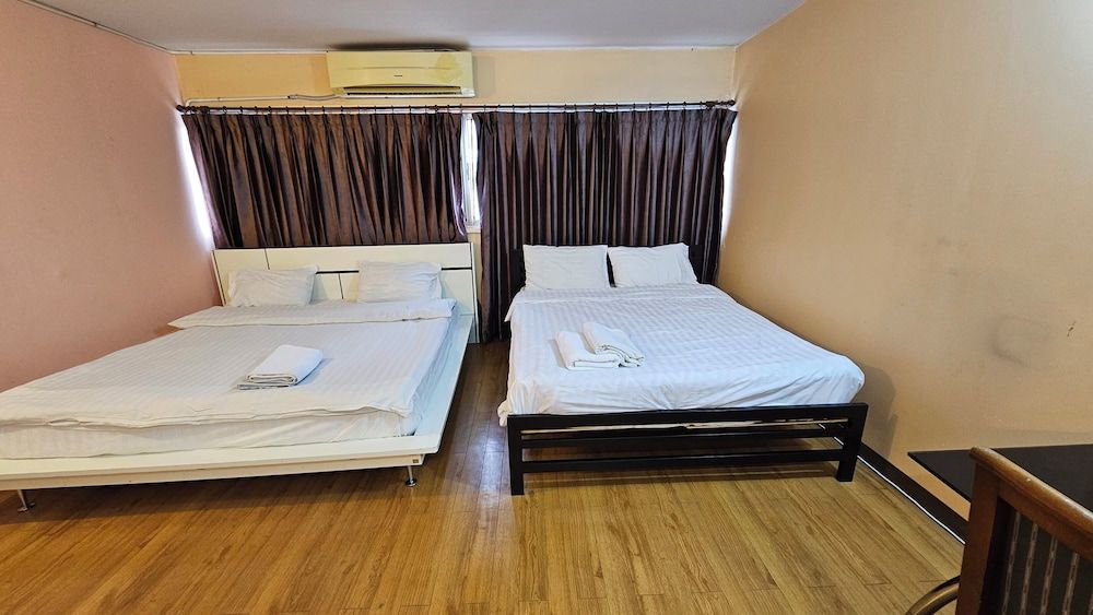IMPACT Muang Thong Thani,daily rental room, Muang Thong Popular Condo C5 Standard Quadruple Room