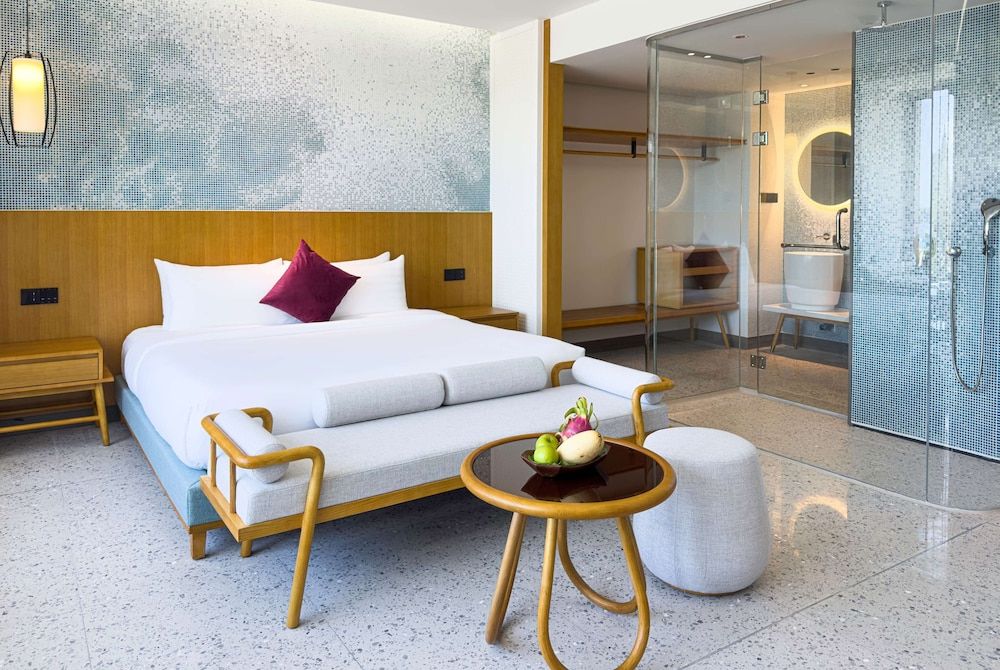 Deluxe Room, 1 King Bed, Bathtub
