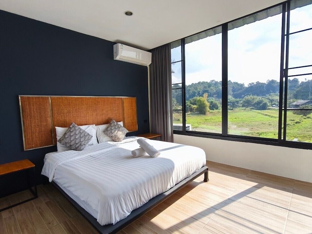 Brick Box Pool Villa & Café Family Villa, Mountain View 2