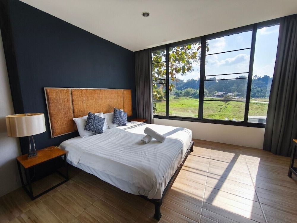 Brick Box Pool Villa & Café Family Villa, Mountain View 4