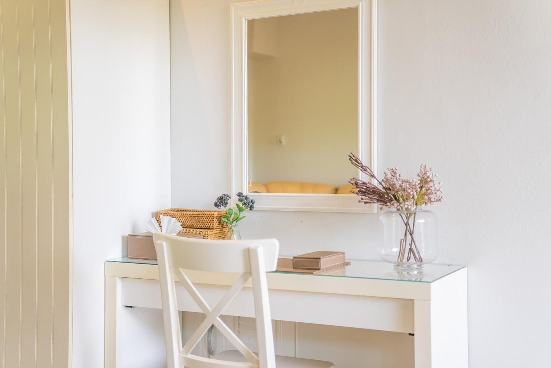 Queen Room with Garden View