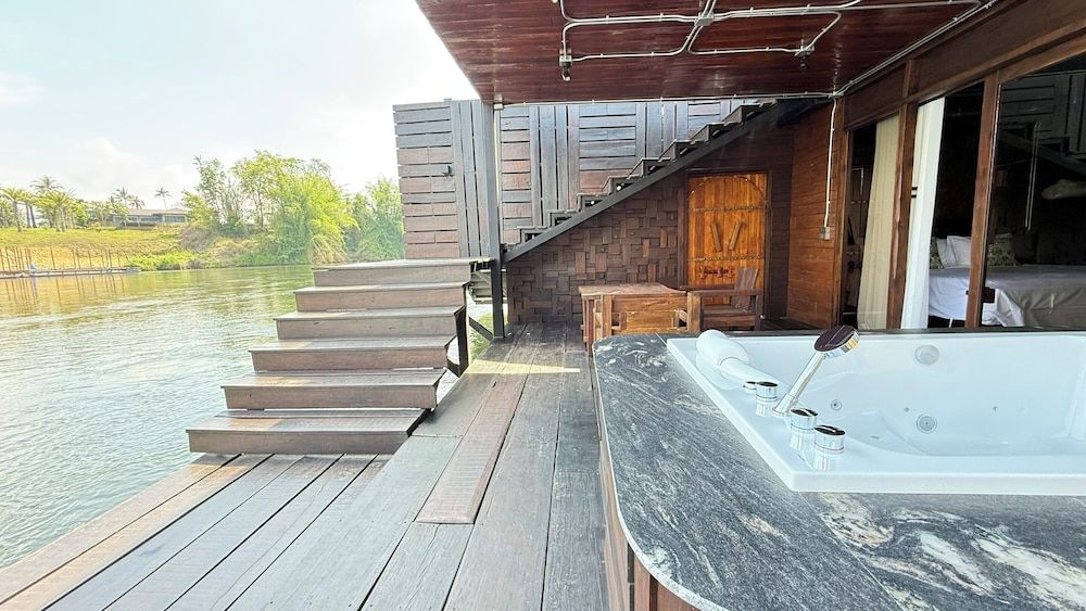 Kawarin River Exclusive Hotel & Resort Kawarin Suite Raft 3 6