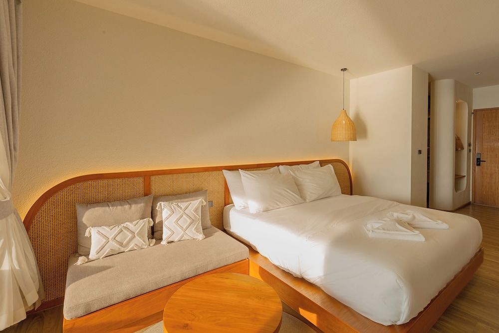 Tasana Bar and Luxury resort Relaxation Room (Spool Pool)